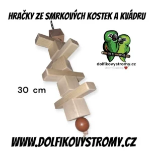 Závěsná hračka ze smrkových kvádrů a kostek